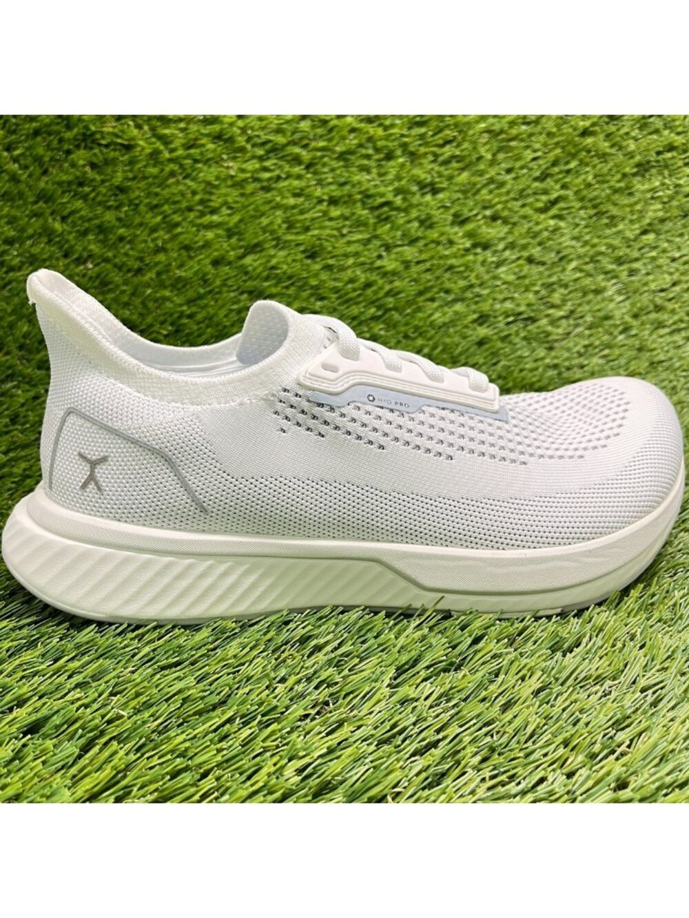 Flux Adapt Runner H2O Pro White Womens Size 8.5 Mens 7 Athletic Shoes Sneakers